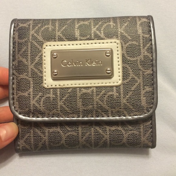 SOLD IN BUNDLE Calvin Klein wallet