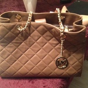 Brand beautiful quilted MK bag!👜