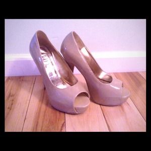 NIB**Nude patent pumps
