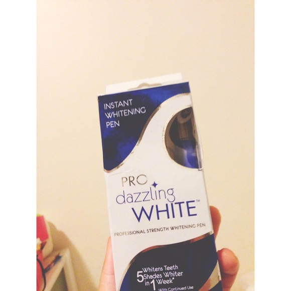 FREE W/ PURCHASE⭐NEW Pro-Dazzling Whitening Pen