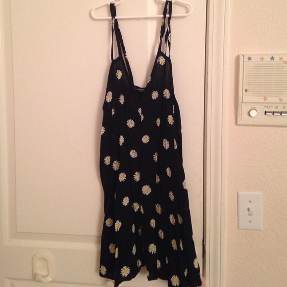 ❌SOLD❌Brandy Melville Daisy Selda Dress