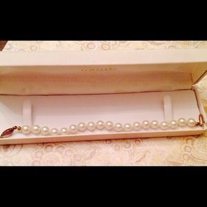 Stunning, simple one strand pearl bracelet
