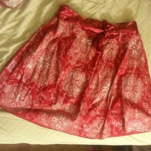 Beautiful red skirt with print, satin belt
