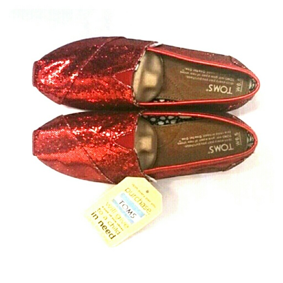 * SOLD FOR MARYAH NYCOLE* NWT RED TOMS