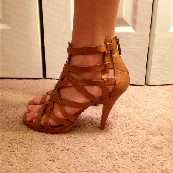 Steve Madden criss-cross leather pumps