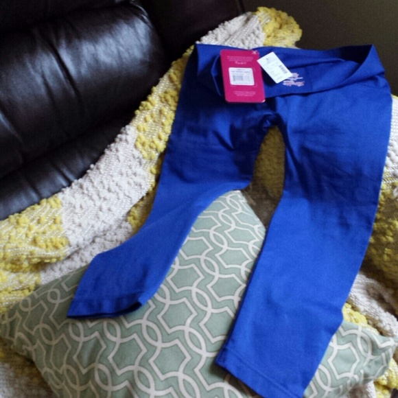■BUNDLED■★NWT★ Blue Spanx Capri Leggings - Picture 3 of 4