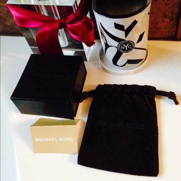 Michael Kors Jewelry Pouch & Dust bag.... - Picture 1 of 1