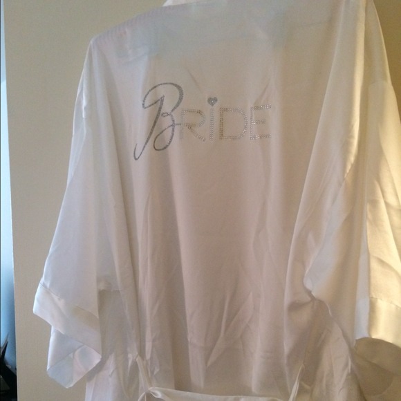 💰PRICE REDUCED! VS bridal robe