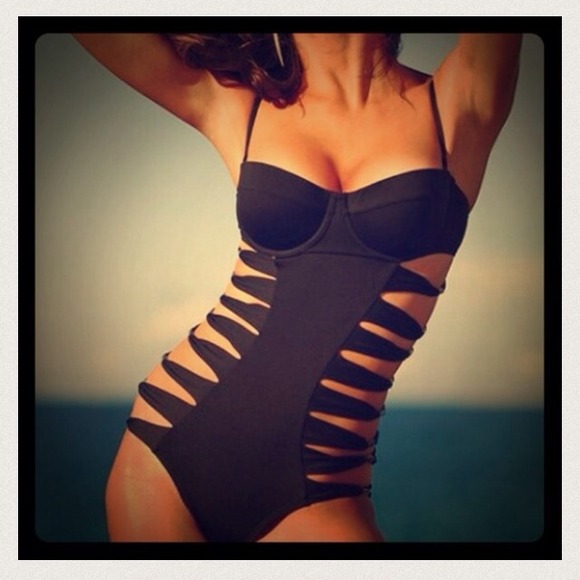 Sold!!!!!! Cute cutout Swimsuit - Picture 2 of 2