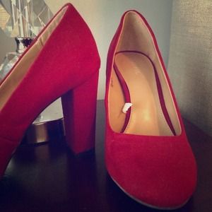 Merona Red Pumps