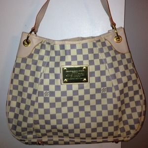 Non authentic Louis Viutton