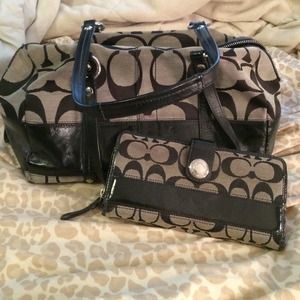SET 🎀 Black and grey coach purse and wallet