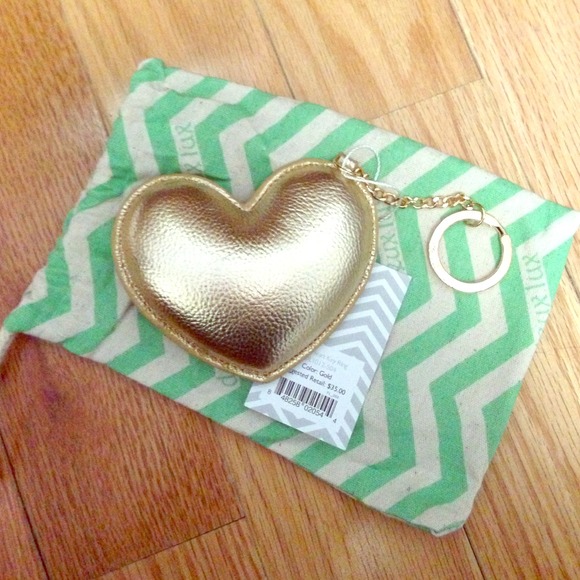 HOST PICK 4-11✨GOLD GLITTERY PLUSH HEART KEYCHAIN✨