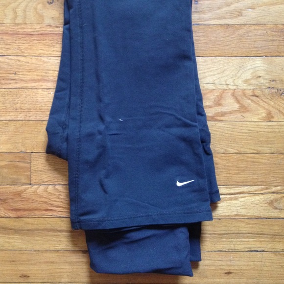 SOLD IN BUNDLE Nike Yoga Pants - Picture 2 of 4