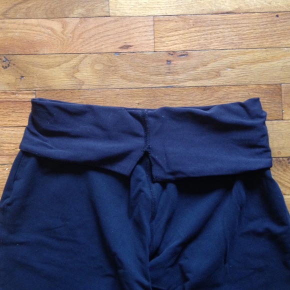 SOLD IN BUNDLE Nike Yoga Pants - Picture 3 of 4