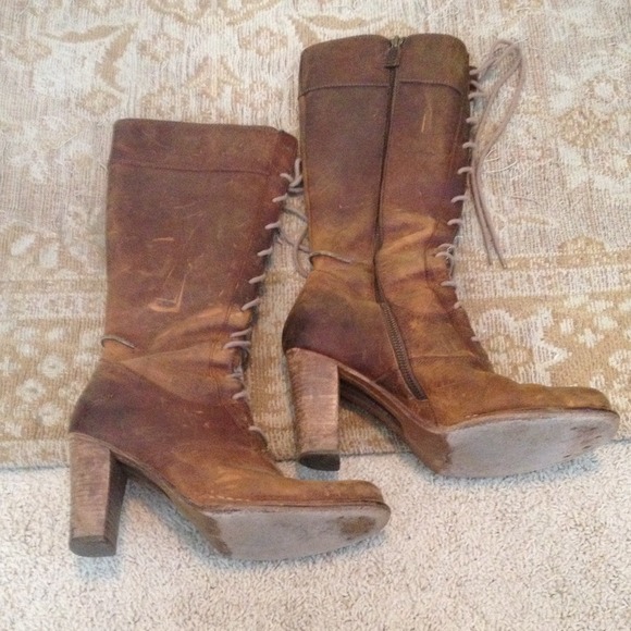 Take a look! Frye boots 😍