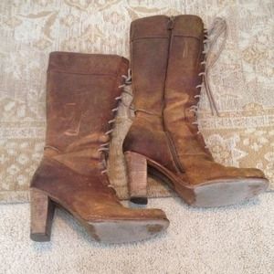 Take a look! Frye boots 😍