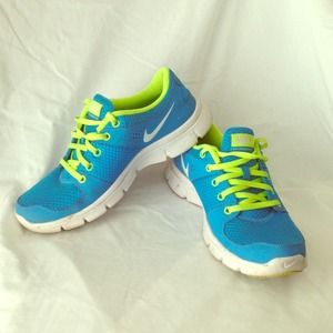 Nike Flex Experience RN. Size 7.