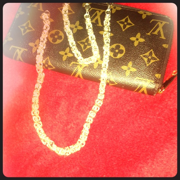 Silver necklace and bracelet set.