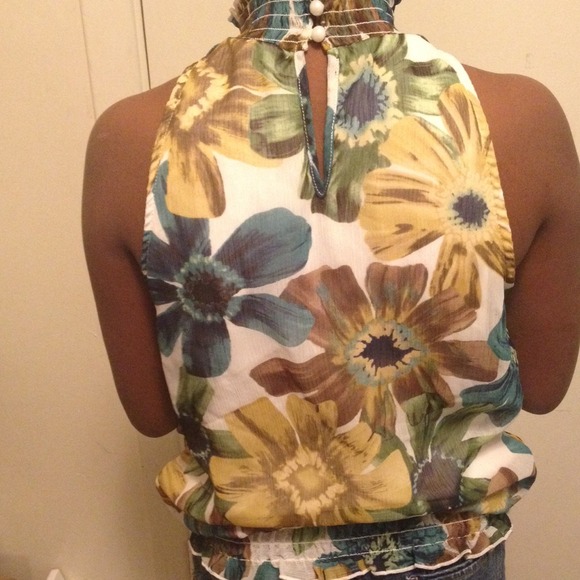 Floral Top - Picture 2 of 2