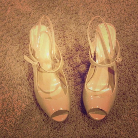 Shoes - Nude heels