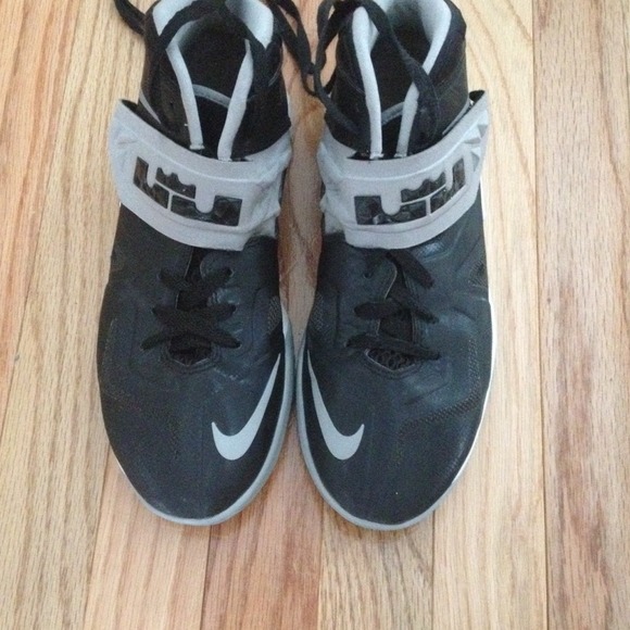 Nike lebron basketball shoes
