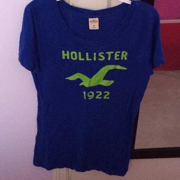 Hollister graphic tee