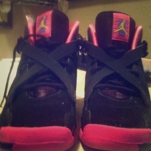 Girls pink and black air jordans (girls 8.0)