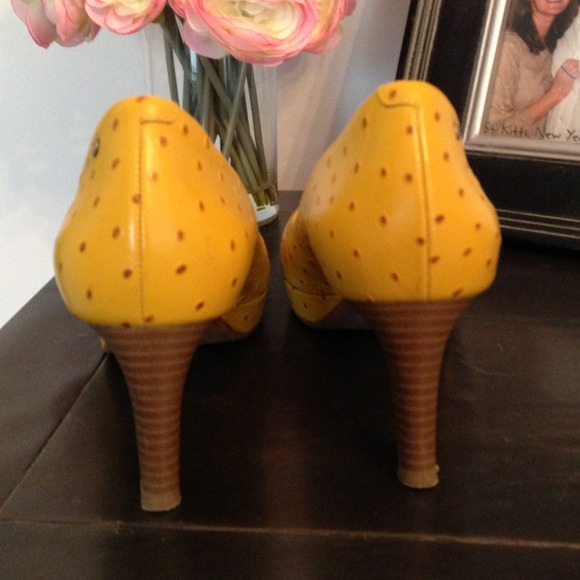 Brand new, never worn Rockport Juliet heels - Picture 2 of 2