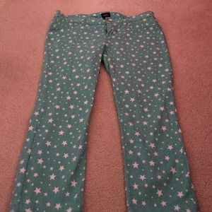 Super cute star capris!