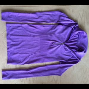 Size 4 run swiftly half zip