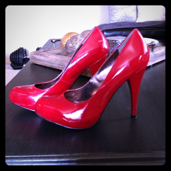 Red Steve Madden heels!!