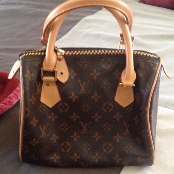 Louis Vuitton. Great knockoff. Great condition