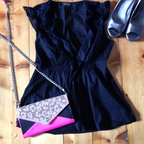 Bcbg black light weight sleeveless flutter top - Picture 2 of 3