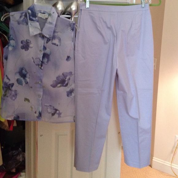 Blouse poly, & cotton sateen/ spandex ankle pants - Picture 3 of 4