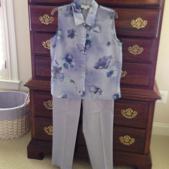 Blouse poly, & cotton sateen/ spandex ankle pants - Picture 4 of 4