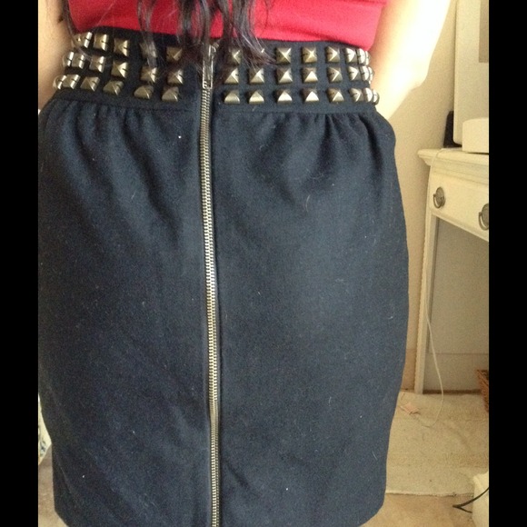 High-waisted Studded Skirt - Picture 4 of 4