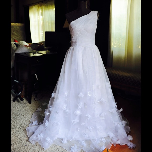 Brand new beautiful floral wedding dress.