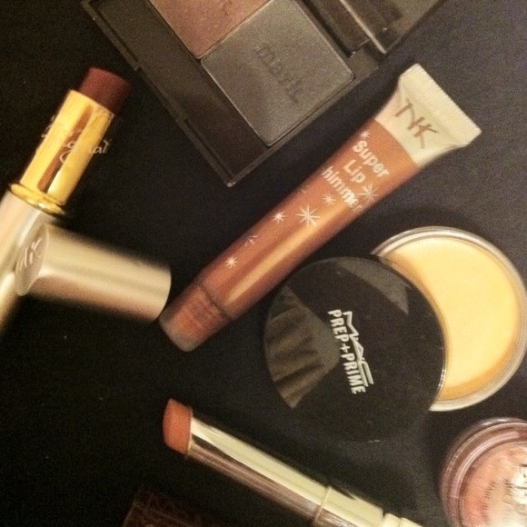 Makeup Lot - Picture 2 of 2