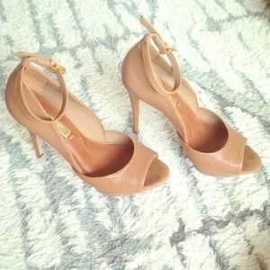BCBG MaxAzria Tan Heels