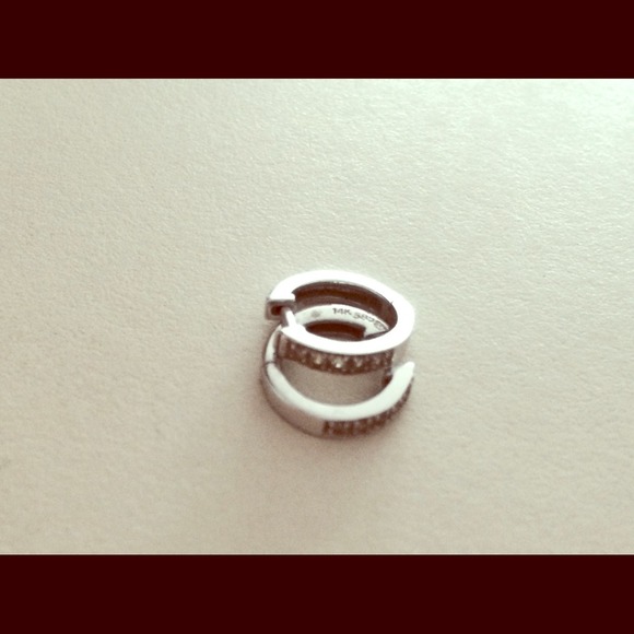 ✨sold✨gold diamond earrings "divorce jewelry"