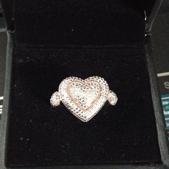 HOLD Diamond heart ring
