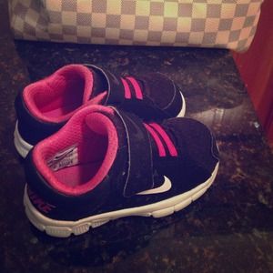 🚫Pink & black toddler Nike SOLD