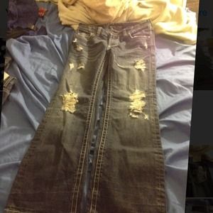 Distressed men's jeans