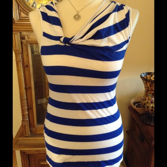 🚫🚫 SOLD Adorable twist striped top by Cato!🚫🚫 - Picture 2 of 3