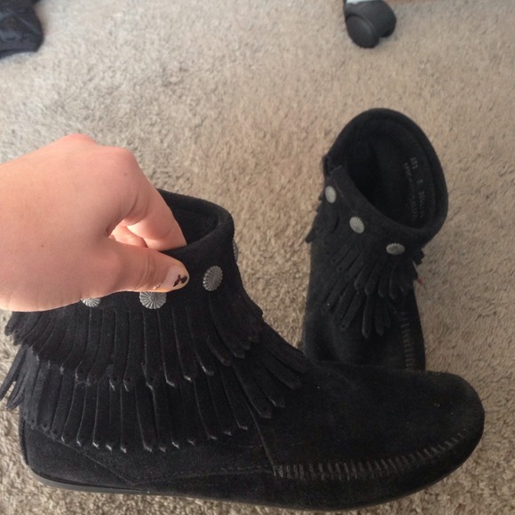 Black Minnetonka Moccasins