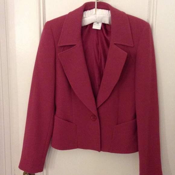 Never worn magneta (Pantone color of the year)
