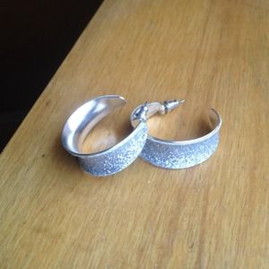 Silver sparkle earrings. New.