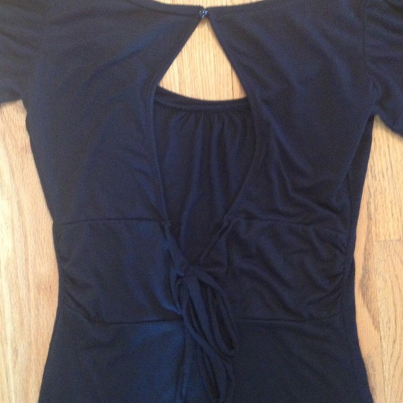 NWOT! Black Top With Cutout in Back - Picture 2 of 4