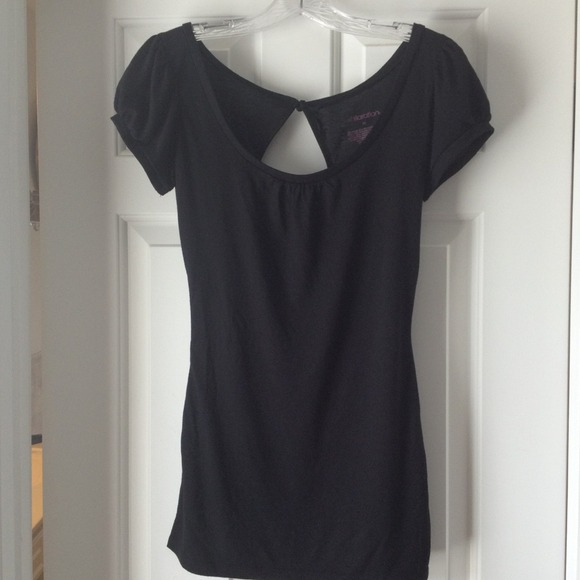 NWOT! Black Top With Cutout in Back - Picture 3 of 4
